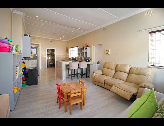 3 BEDROOM FREEHOLD FOR SALE IN HIGHLANDS NORTH
